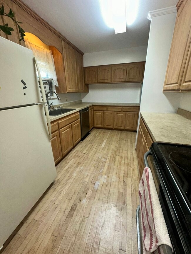 Photo - 99 S Lamar St