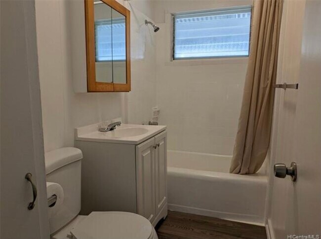 Full bathroom - 318 Ohai Pl Unit A