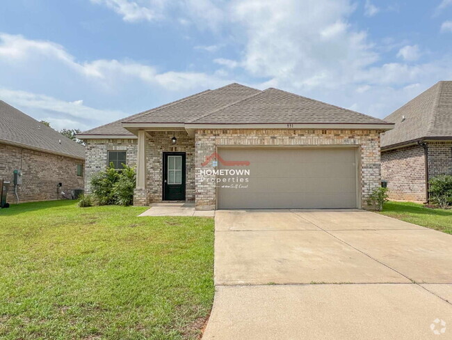 Building Photo - Beautiful 3 bedroom home centrally located...