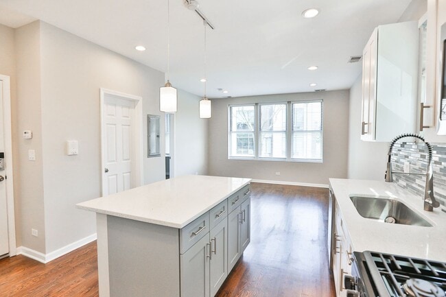 Photo - Gorgeous 1Bed/1Bath in Logan Square! Condo Quality! In-Unit Laundry! Central Air! Unidad 2F