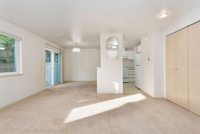 Photo - Spacious 3 Bed, 2 Bath Home with Garage & Large Yard in Puyallup!