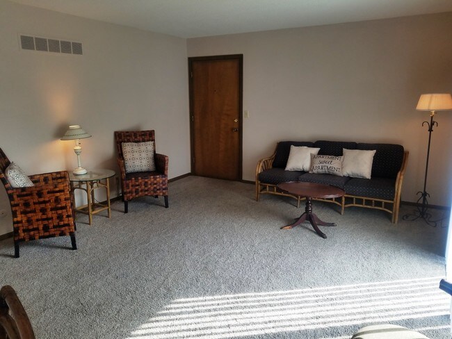 Royal Oaks Apartments - Royal Oaks Apartments