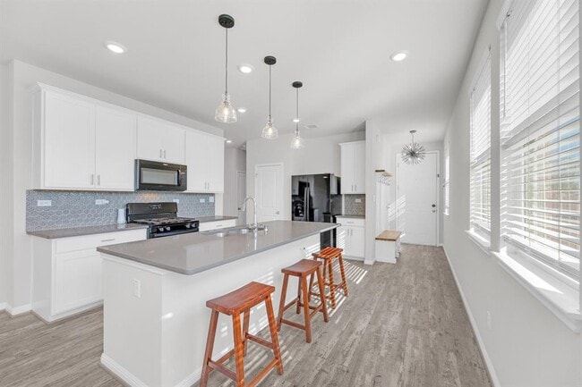 Photo - 101 Mountain Valley St