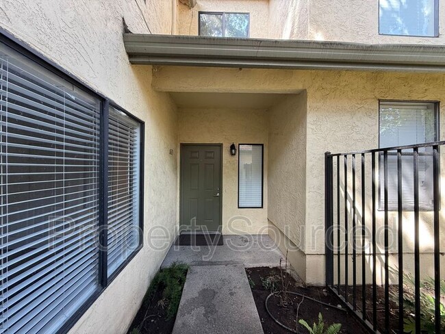 Photo - 1633 Porter Way