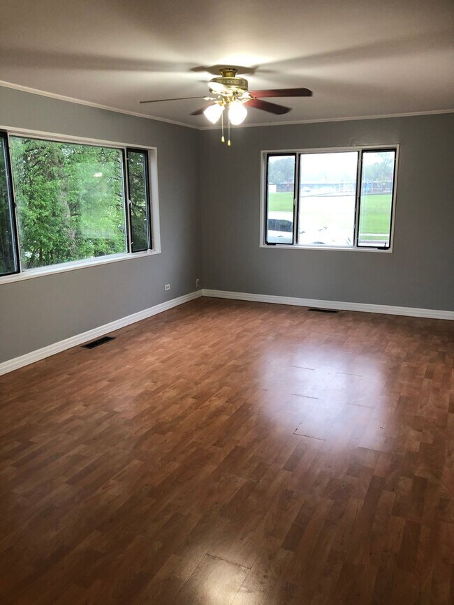 3 Bedroom Ranch in Park Forest, IL 1350 Rental House Rental in Park