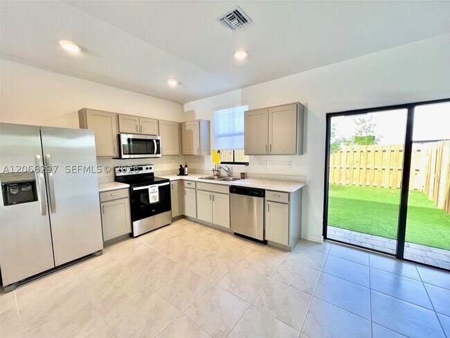 429 NE 12th St