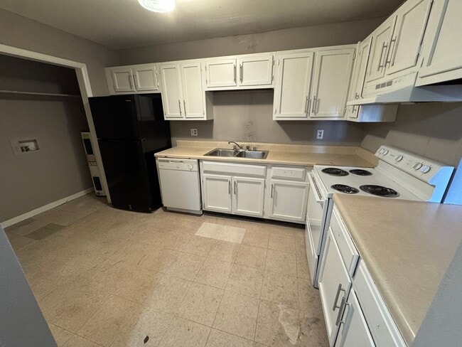 River Woods Apartments
