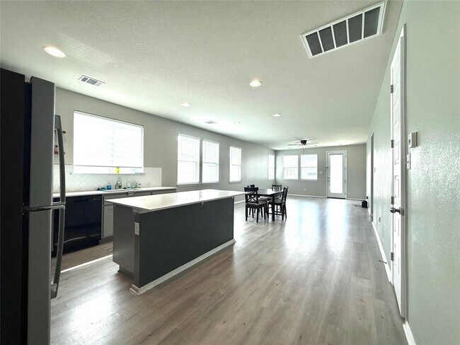 Photo - 133 Fabion St