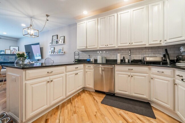 Photo - 319 Grand St Unit 3