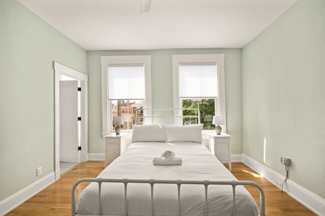 Photo - 1918 Vine St Unit ID1315619P