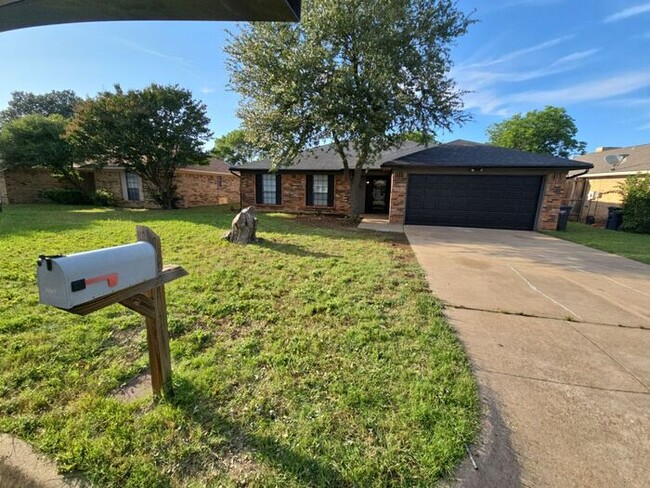 ***Charming Fort Worth 4 Bed 2 Bath w/ Gar... - ***Charming Fort Worth 4 Bed 2 Bath w/ Gar... Casa