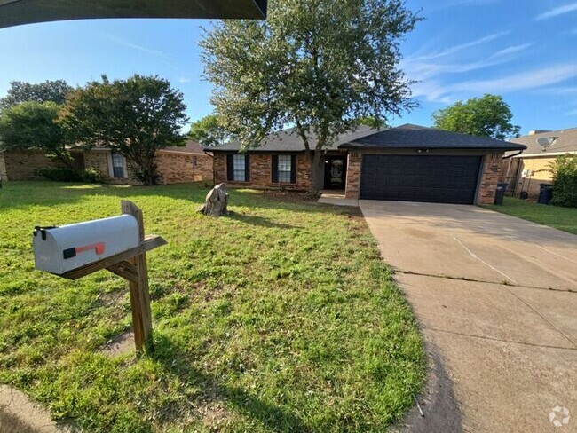 Building Photo - ***Charming Fort Worth 4 Bed 2 Bath w/ Gar... Rental