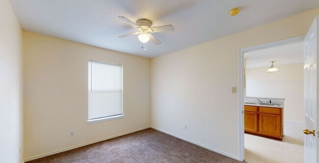 Photo - AVAILABLE NOW! - FULLY FURNISHED Unit A