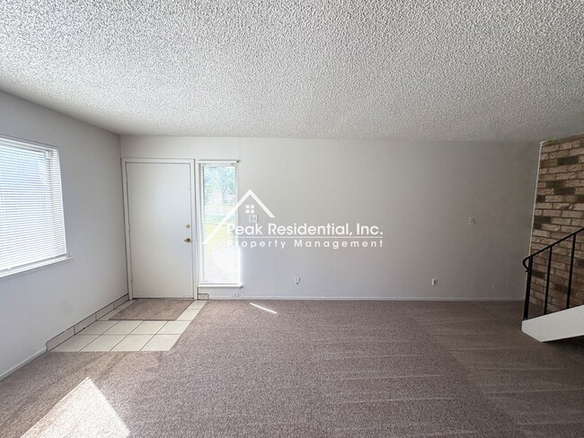 Photo - Charming 2 bedroom 1 bathroom Apartment! Unit 2