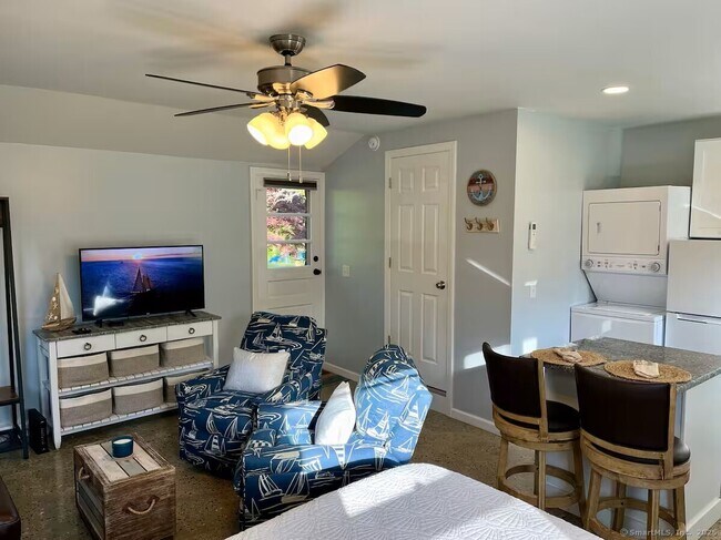 Photo - 424 Pequot Ave