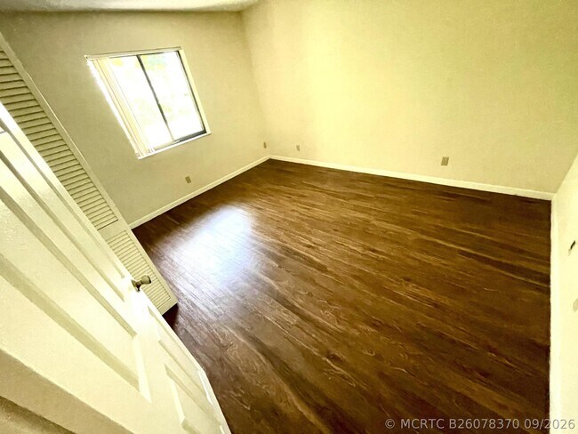 3096 Collin Dr Unit B