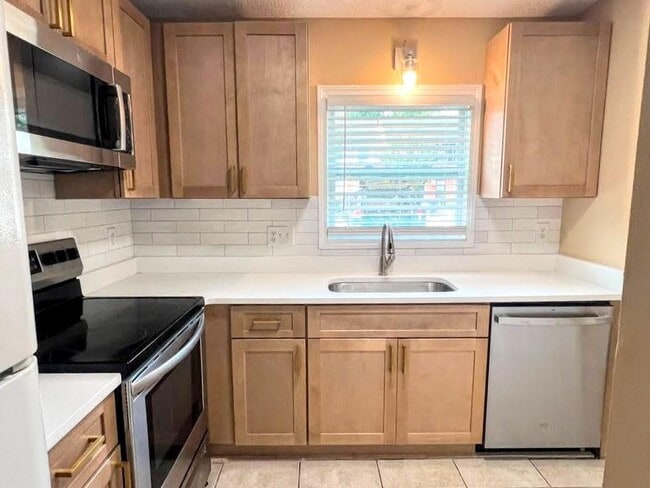 Photo - 872 Baltimore Pl SW