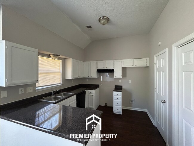 Photo - 4566 Kings Grant Dr