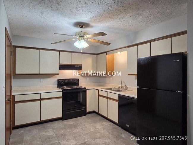 Building Photo - 10 Hartley St Unit 4