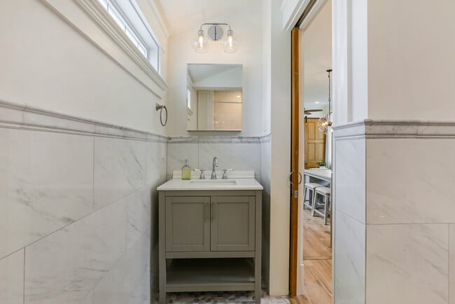 Bath - 1818 Esplanade Ave Unit 1B