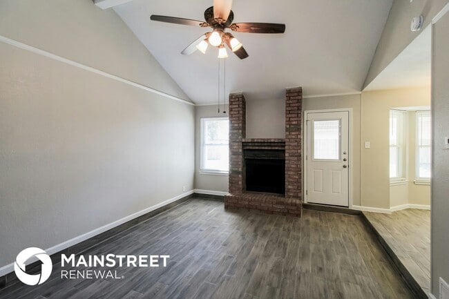 Photo - 1010 Galaxy Dr