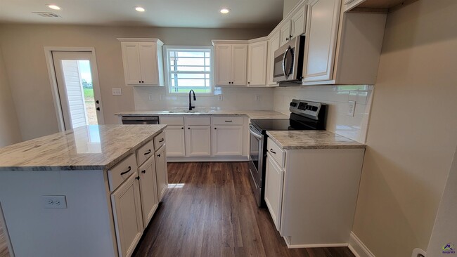 Photo - 808 Daisy Dr