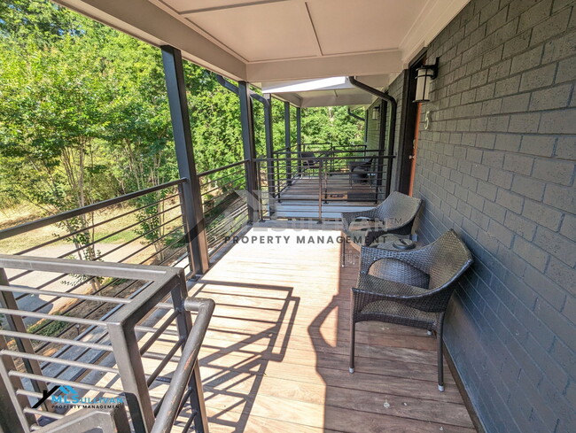 Photo - 144 E Tryon St Unit 3