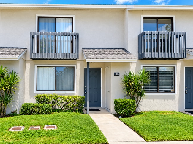 1104 Riverside Dr