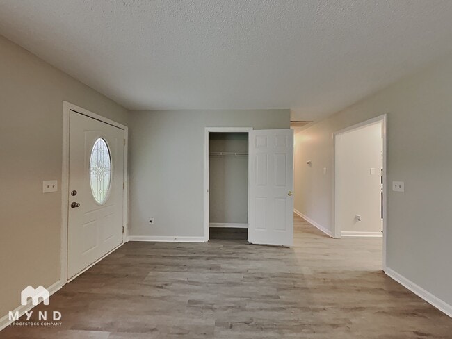 Photo - 2028 Collier Rd
