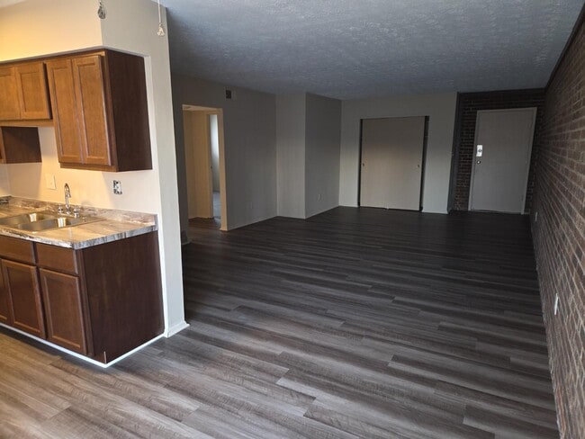 Photo - 20-32 Church St - 30-12