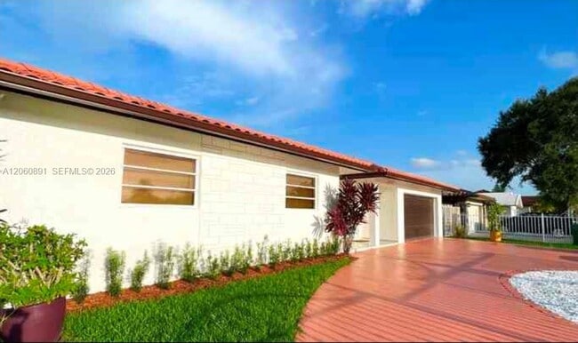 Building Photo - 301 SW 136th Ct