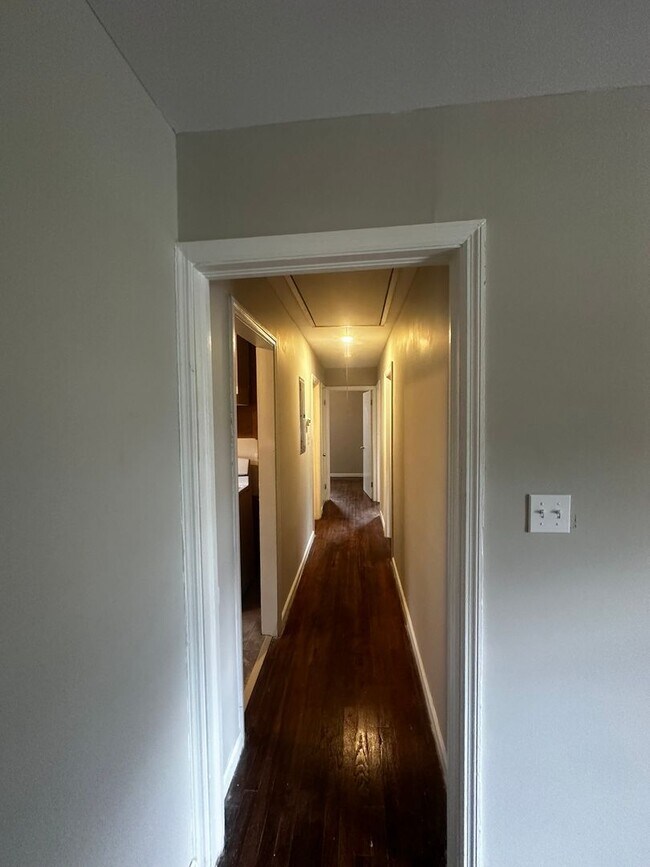 Photo - Very spacious 3bed/1bath home!