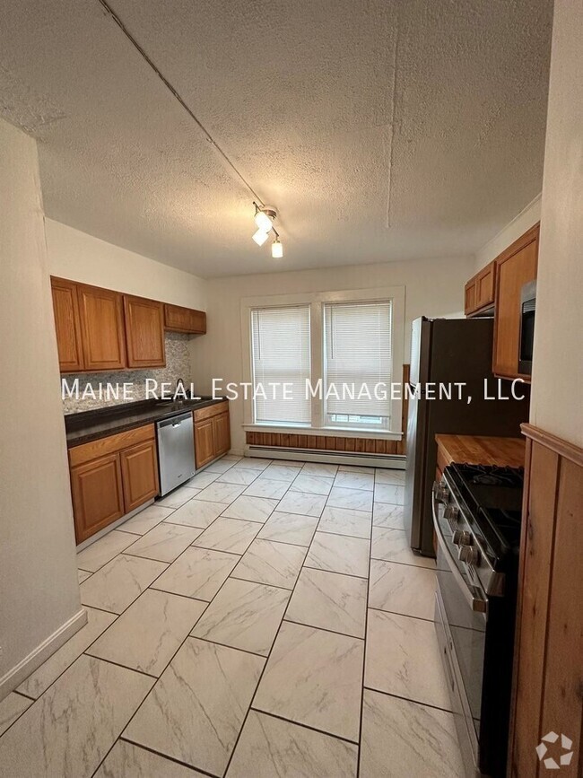 Building Photo - 22 Wood St Unit 2 Rental