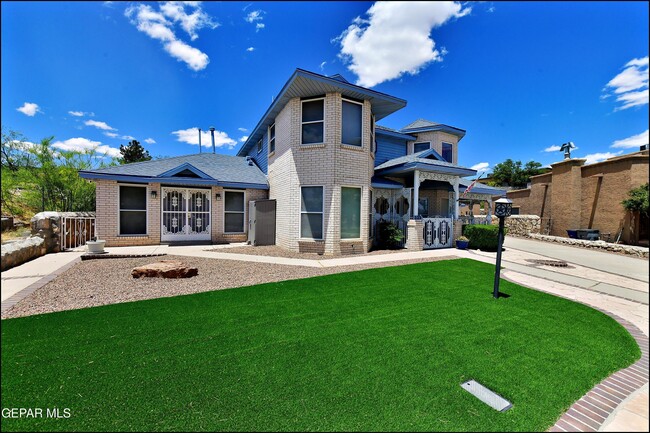 Photo - 529 Castlerock Ln