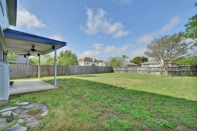 Photo - 1609 Lantern Light Dr