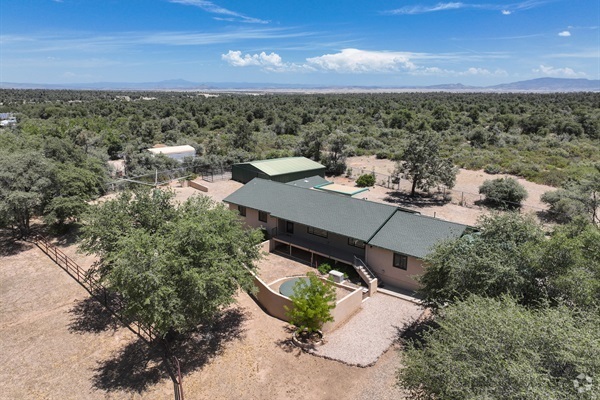 Building Photo - 7265 N Bridle Path Rental