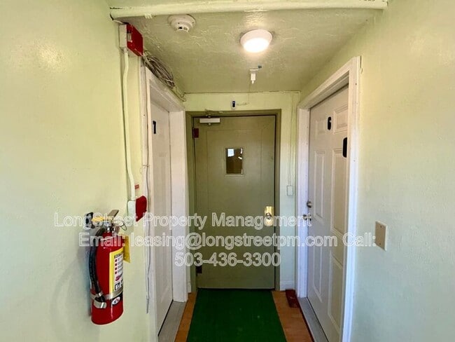 Photo - 772 SW Broadway Dr