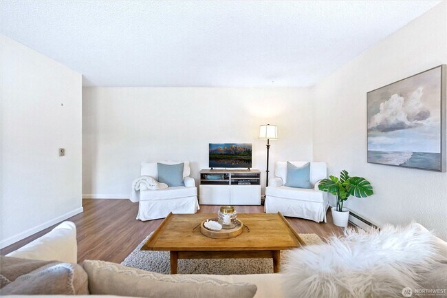 Photo - 2550 Thorndyke Ave W Unit #103