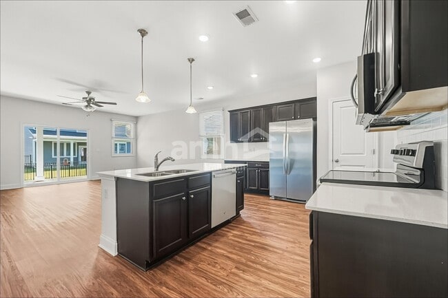 118 Thatchet Dr