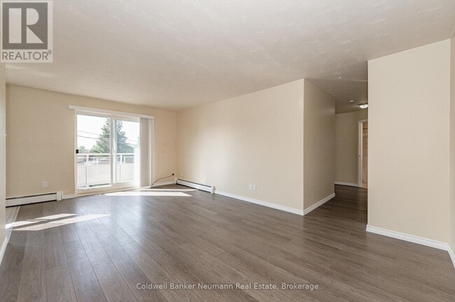 Photo - 10 Glenbrook Dr