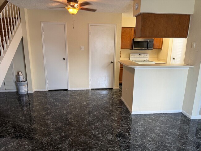 Photo - 2120 El Paseo St Unidad True