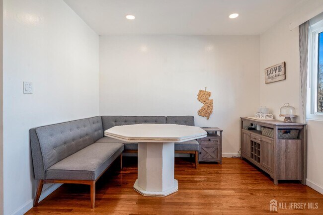 Photo - 424 Middlewood Rd