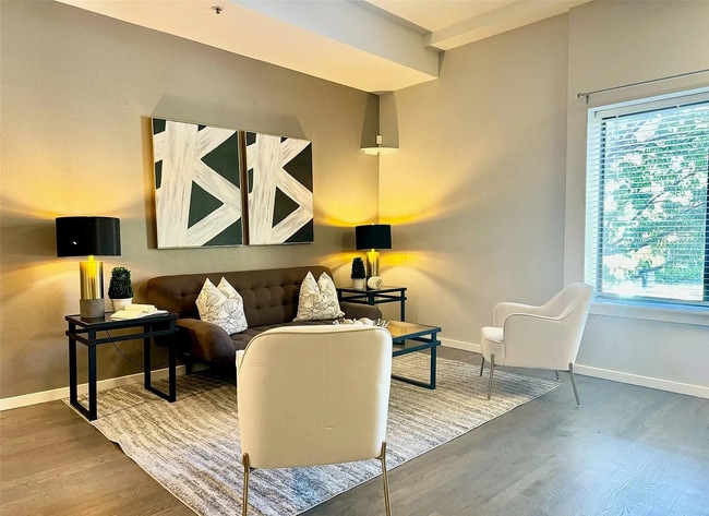 Photo - 70 W 6th Ave Unit 101