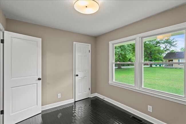 Photo - 50 Victory Dr