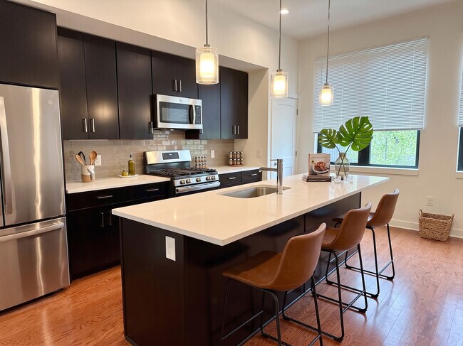 Photo - 4589 Riverside Way