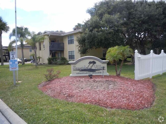 Building Photo - Walk to the Beach from your 2 Bedroom 2 Ba... Rental