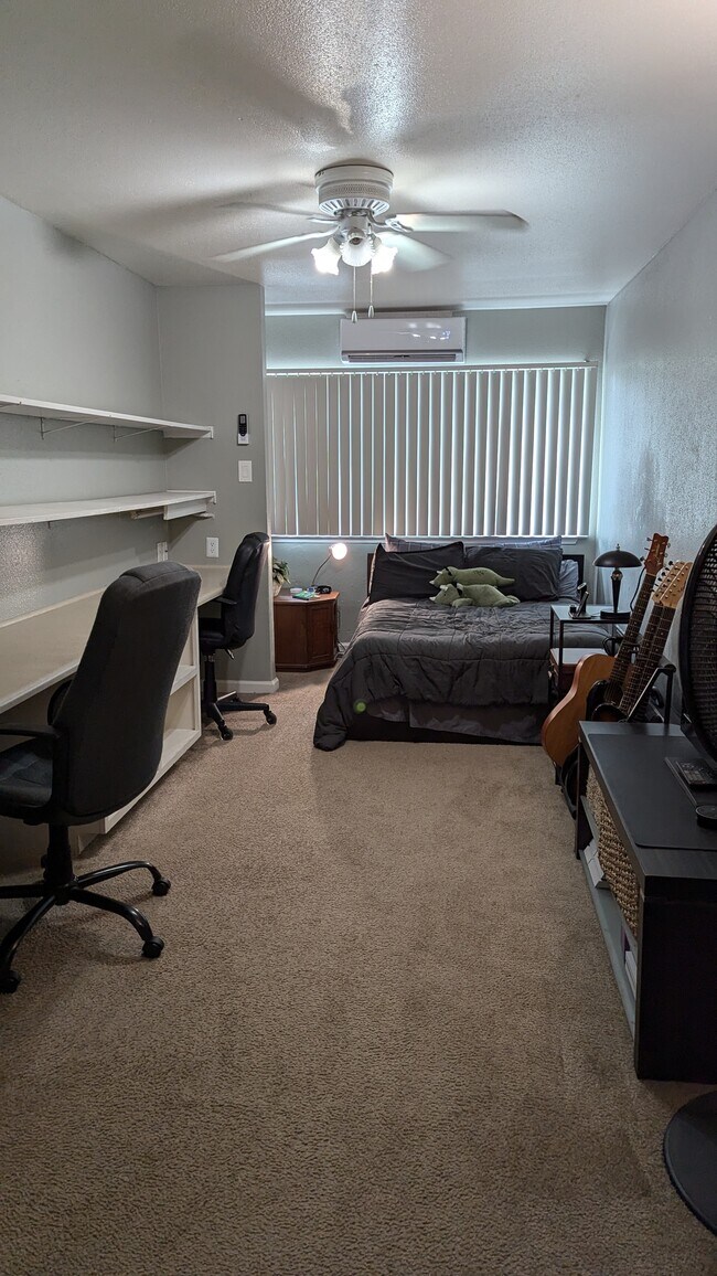 2BR, 2BA - 950SF - Bedroom - Blackstone Apartments