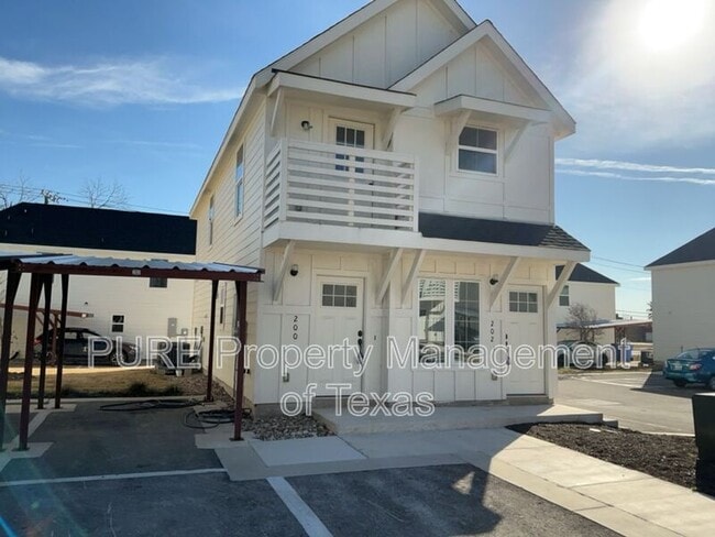 Building Photo - 2002 W 2nd St