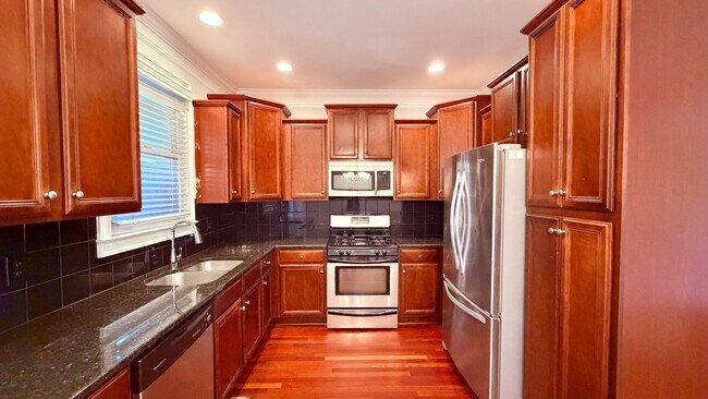 Photo - Perfect West Midtown Location!  4 Bedroom Townhouse, Granite, Hardwood Floors
