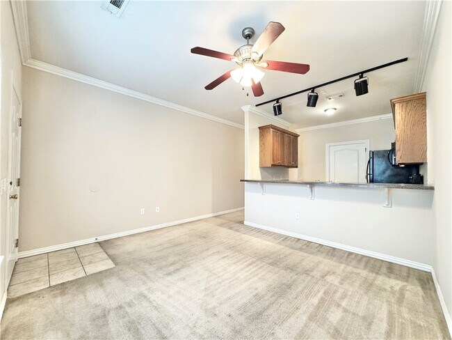 Photo - 2131 N Crossover Rd Unit 203